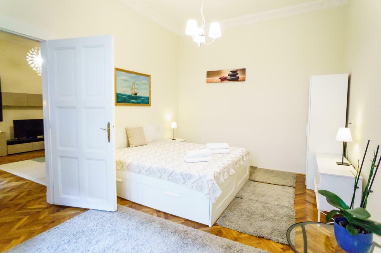 Kingdom & Car Parking On-site & Aircon & Quiet & Family Friendly Apartament Budapeszt