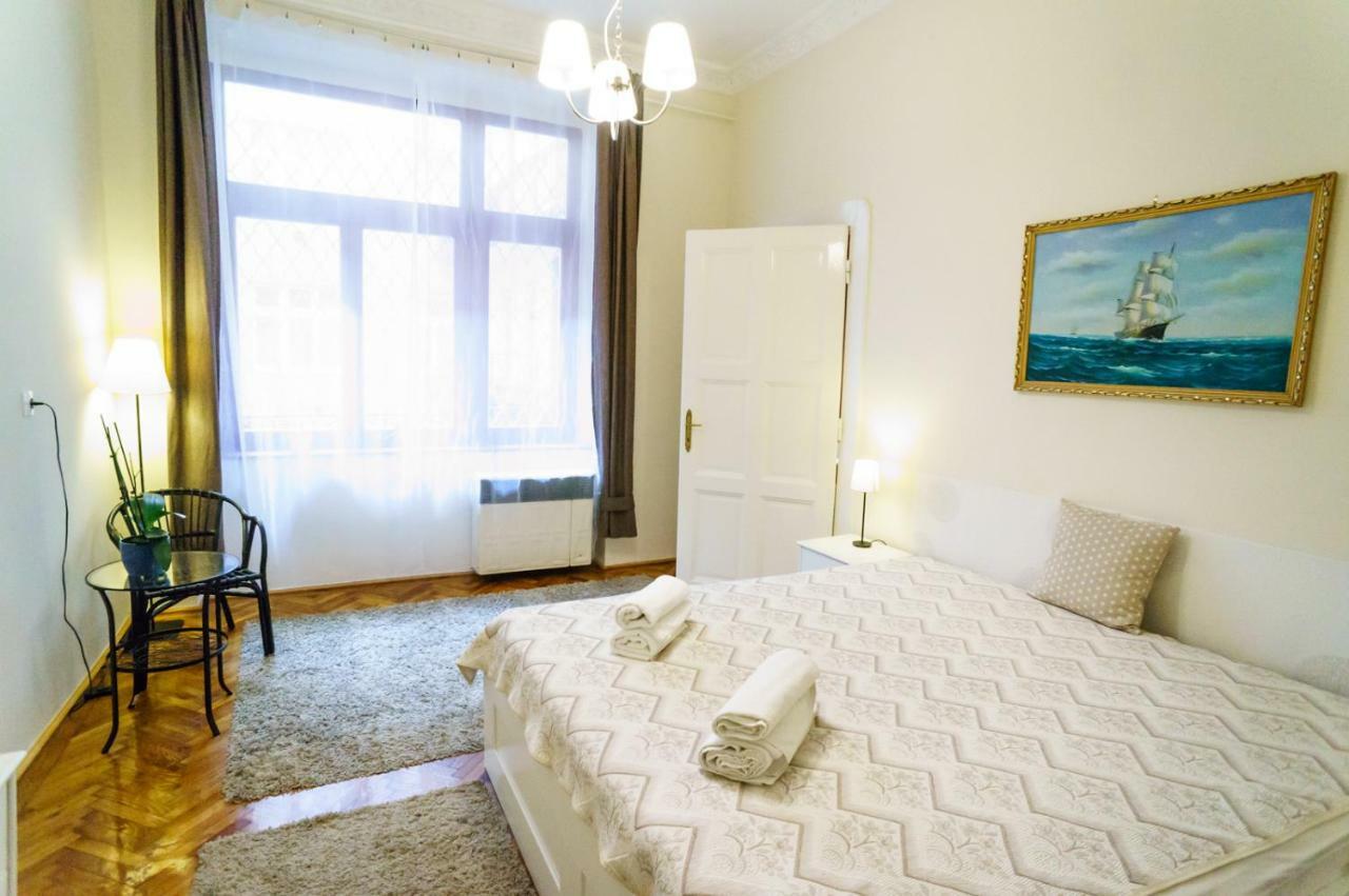 Kingdom & Car Parking On-site & Aircon & Quiet & Family Friendly Apartment